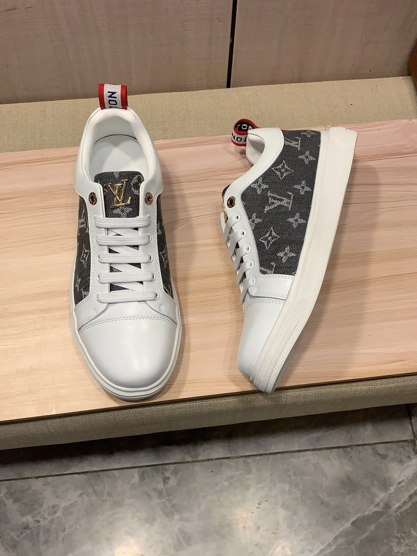 Men's Men's Shoes 💰420💰💰🎩🎩[Lightning][Lightning] "Lv*" The latest and most popular casual shoes, top brands [Seduce] Luxury ~ Purchasing Agency, Top ~ Quality. [Strong] The upper is made of imported breathable cowhide with material ➕ breathable sheepskin feet (•) and fine workmanship. The original stylish and stylish soft rubber wear-resistant and non-slip outsole is light and comfortable on the feet. The real thing looks better when photographed in person. 111: code: 38-44, 3️⃣ colors selected